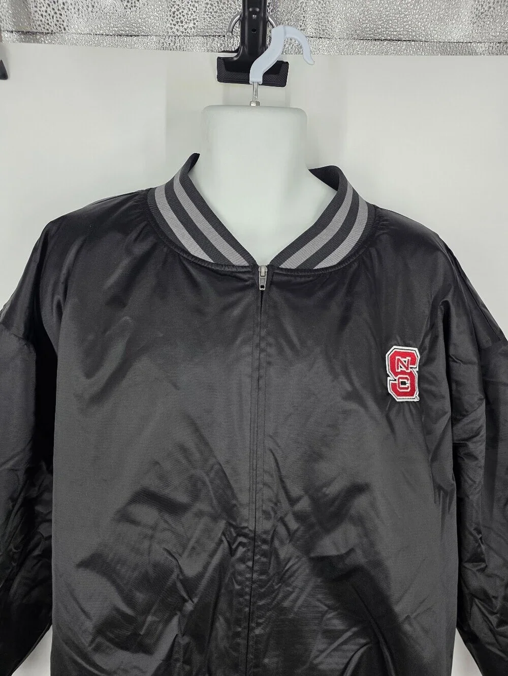 NC State Wolfpack Bomber Jacket Mens 2XL Black Satin Full Zip Rivalry Threads